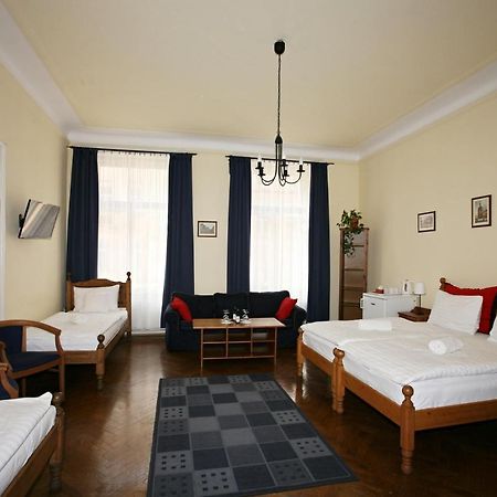 Merlin Hotel Прага Екстериор снимка